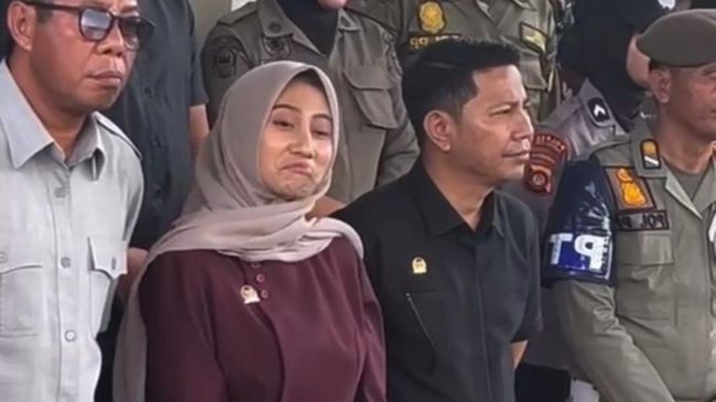Foto: Ketua Komisi III DPRD Gorontalo Utara Klarifikasi Gestur ‘Mencibir’ Saat Terima Demonstran | Pifa Net