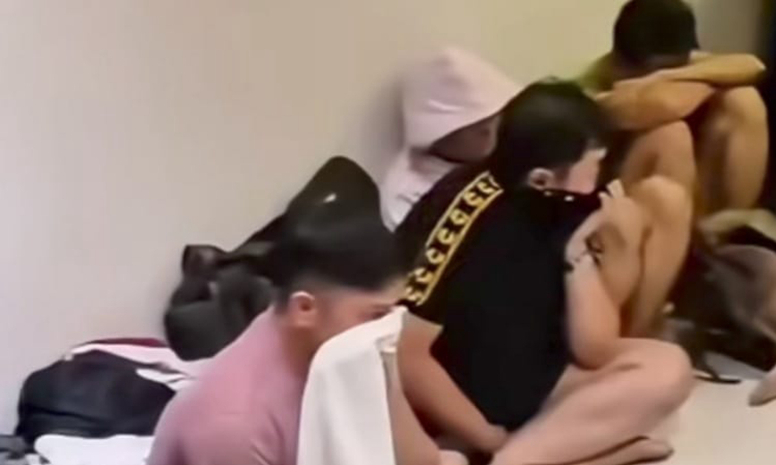 Foto: Polisi Gerebek Pesta Seks Sesama Jenis di Hotel Surabaya, 34 Pria Diamankan | Pifa Net