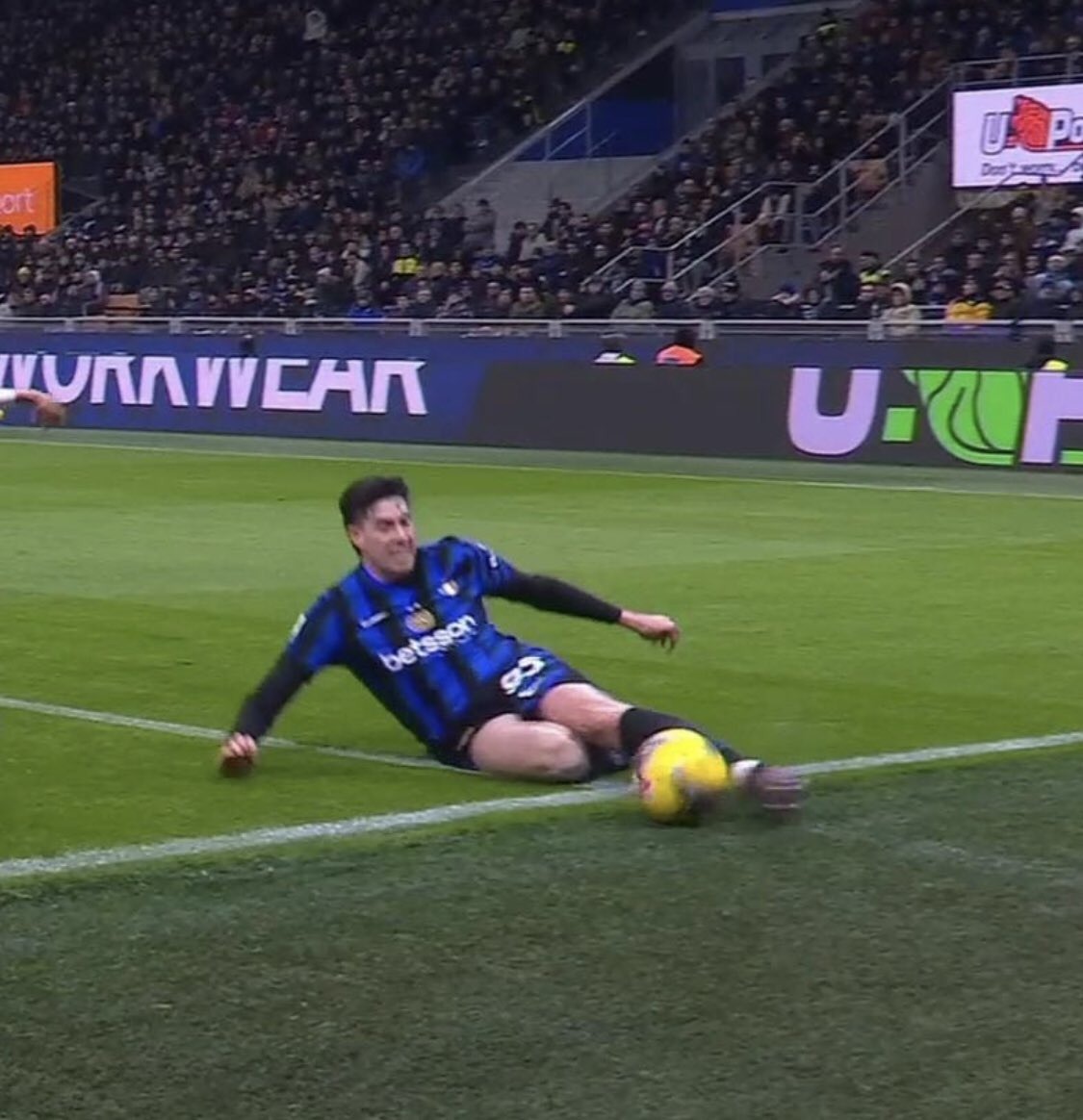 Foto: Kontroversi Gol Pertama Inter Milan: Hasilkan Gol, Bolanya sudah Out? | Pifa Net