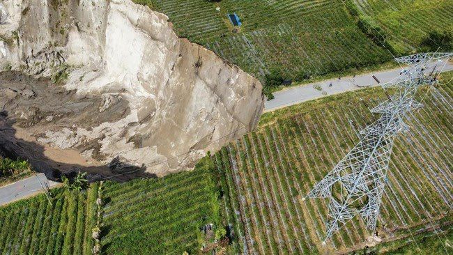 Foto: Ancaman dari Bawah Tanah: 5 Fakta Lubang Raksasa 3 Hektar di Aceh Tengah yang Terus Meluas | Pifa Net