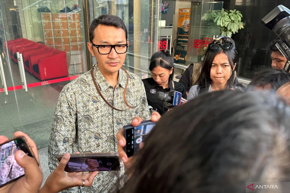 Foto: KPK Periksa Direktur CV Andromeda Terkait Dugaan Korupsi di Dinas PUPR Mempawah | Pifa Net