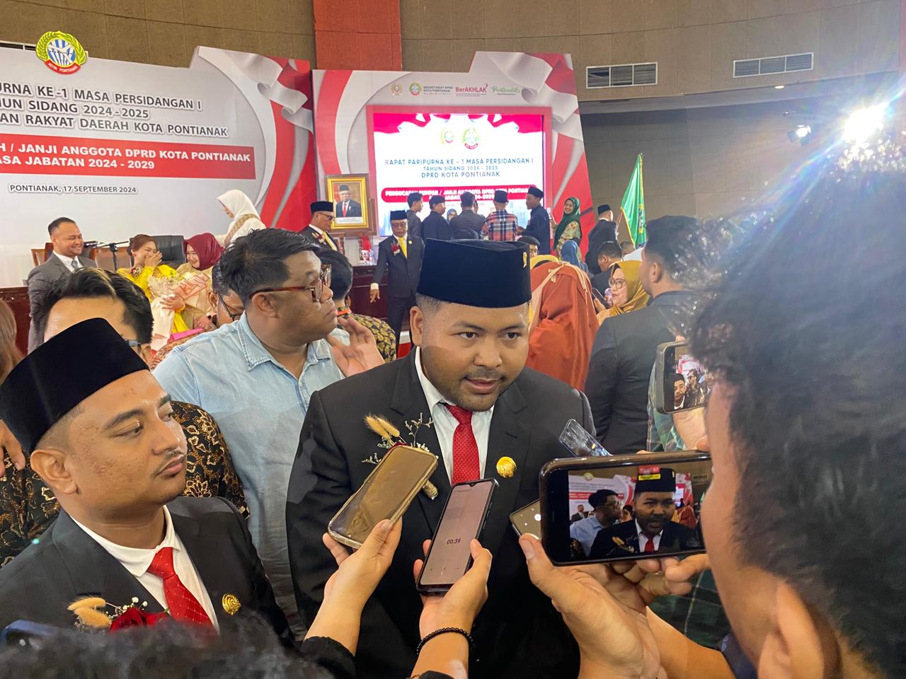 Pelantikan anggota DPRD Kota Pontianak, Muhammad Haikal termuda baru berusia 21 taun