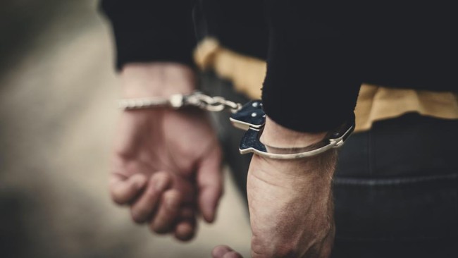 Foto: Oknum Polisi Ditangkap usai Diduga Rampok Toko Emas di Aceh, Senjata Api Disita | Pifa Net