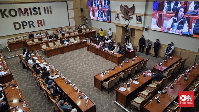 Foto: Komisi III DPR: Tak Ada Aturan Penangkapan Jaksa Harus Izin Presiden | Pifa Net