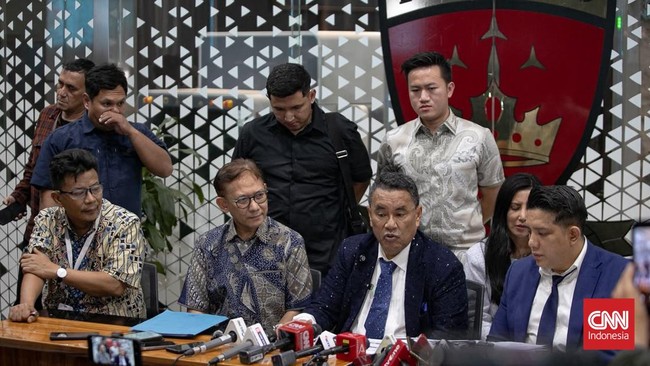 Foto: Hotman Paris Tanggapi Laporan Dugaan Penghinaan Wartawan: Siap Penuhi Panggilan Polisi | Pifa Net