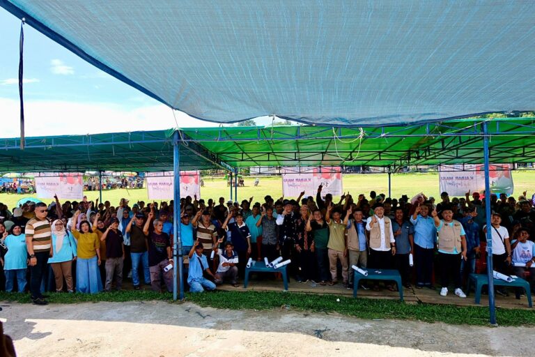 Foto: Sutarmidji Gelar Kampanye Dialogis di Desa Nanga Sokan, Fokus pada Pembangunan Infrastruktur Jalan | Pifa Net