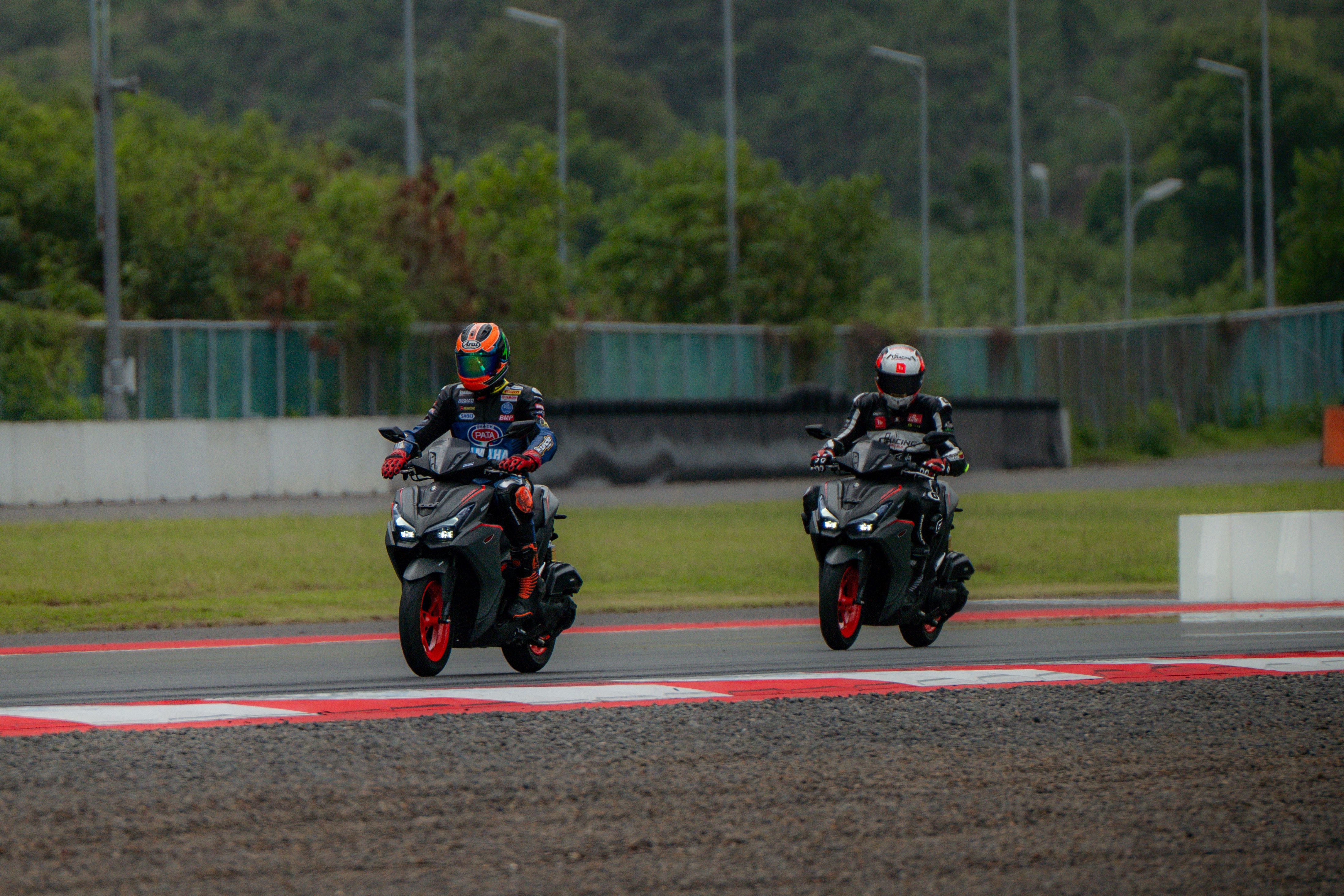 Foto: Yamaha Suguhkan Pengalaman Balap Istimewa di Mandalika Bersama Aerox Alpha, R25, dan MT-25 | Pifa Net