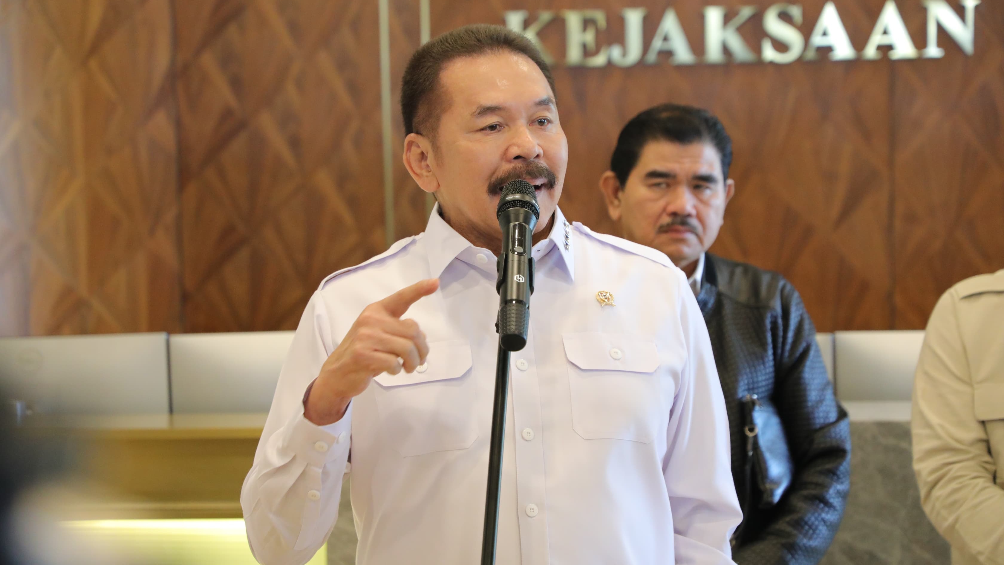 Foto: Kejagung Dalami Dugaan Grup WhatsApp 'Orang-Orang Senang' dalam Kasus Korupsi Pertamina | Pifa Net