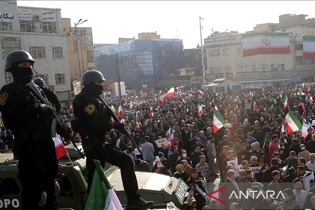 Foto: Sejumlah Negara Eropa Imbau Warganya Tinggalkan Iran di Tengah Aksi Protes | Pifa Net