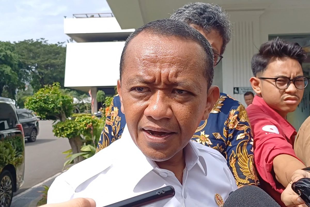 Foto: Rocky Gerung Usul Reshuffle, Begini Tanggapan Bahlil | Pifa Net