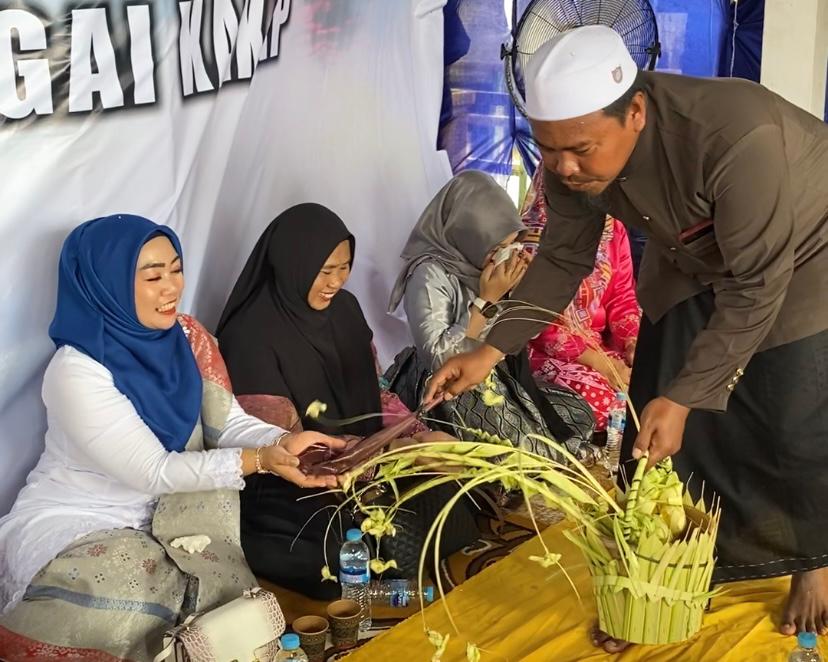 Foto: Tradisi Robo-robo di Sungai Kakap, Warga Gelar Doa Tolak Bala dan Makan Bersama
 | Pifa Net