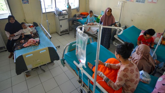 Foto: 334 Penerima MBG di Agam Diduga Keracunan, Dapur SPPG Dihentikan Sementara | Pifa Net