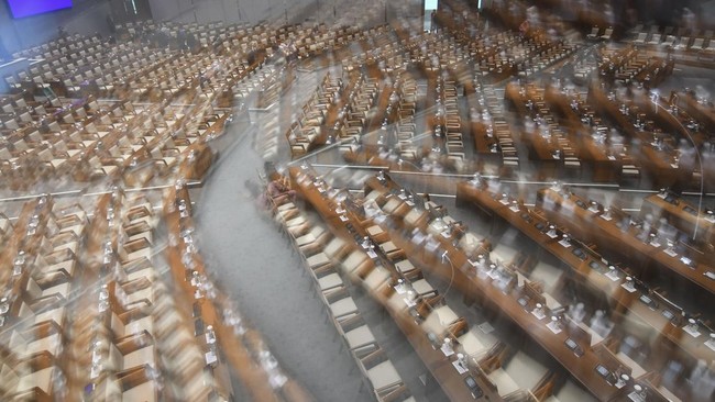 Foto: Hampir Separuh Anggota DPR Absen dalam Paripurna Penutupan Masa Sidang | Pifa Net