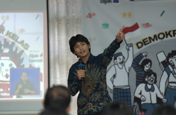 Foto: Bintang Emon Ajak Tolak Revisi UU TNI: Perjuangkan Sebelum Digital Dibatasi | Pifa Net