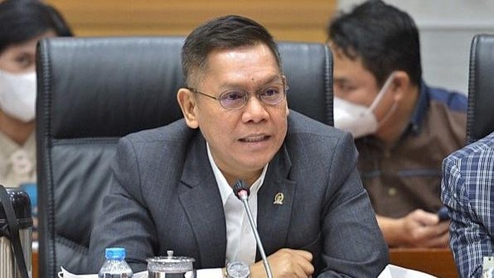 Foto: Golkar Lepas Adies Kadir Usai Disetujui DPR Jadi Hakim MK | Pifa Net