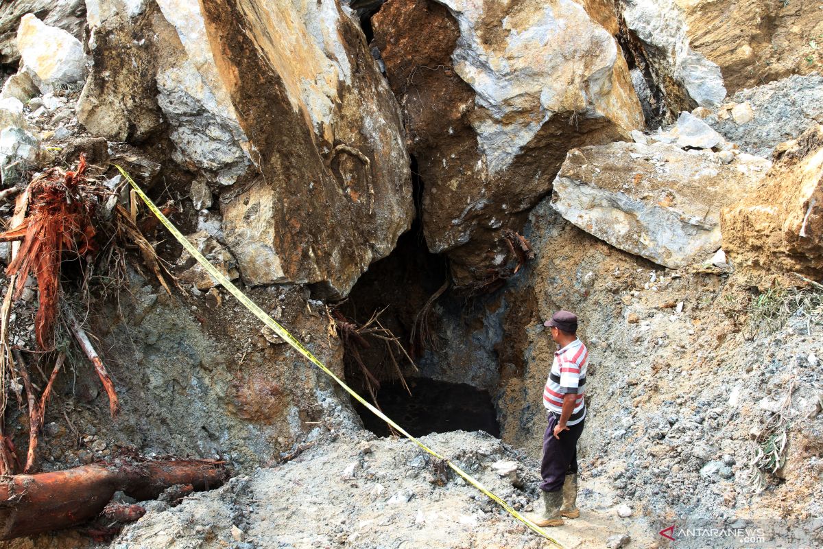 Foto: Tambang Emas di Solok Longsor, 13 Orang Meninggal Dunia | Pifa Net