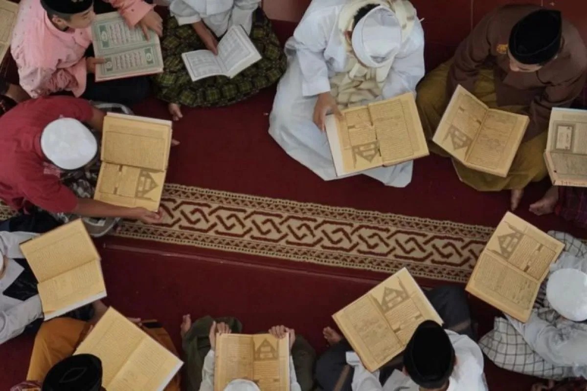 Foto: Tagar #BoikotTrans7 Menggema, Santri dan Alumni Pesantren Desak Permintaan Maaf atas Tayangan Xpose | Pifa Net