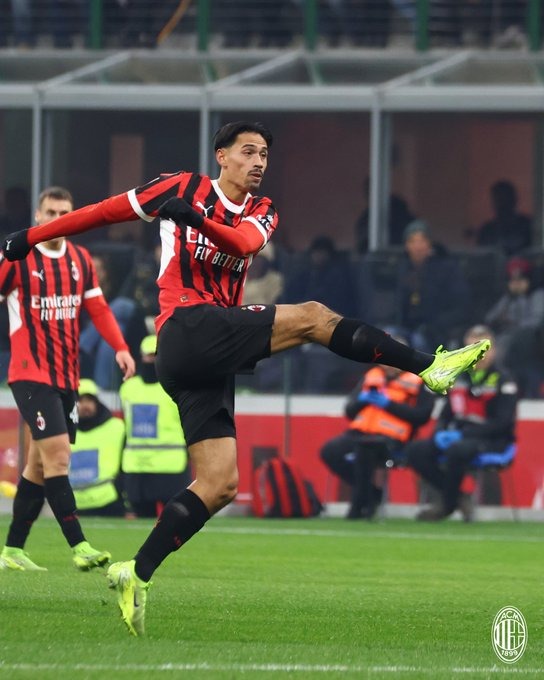Foto: AC Milan ke 8 Besar Coppa Italia Usai Libas Sassuolo 6-1, Pemain Keturunan Indonesia Sumbang 1 Gol Roket | Pifa Net