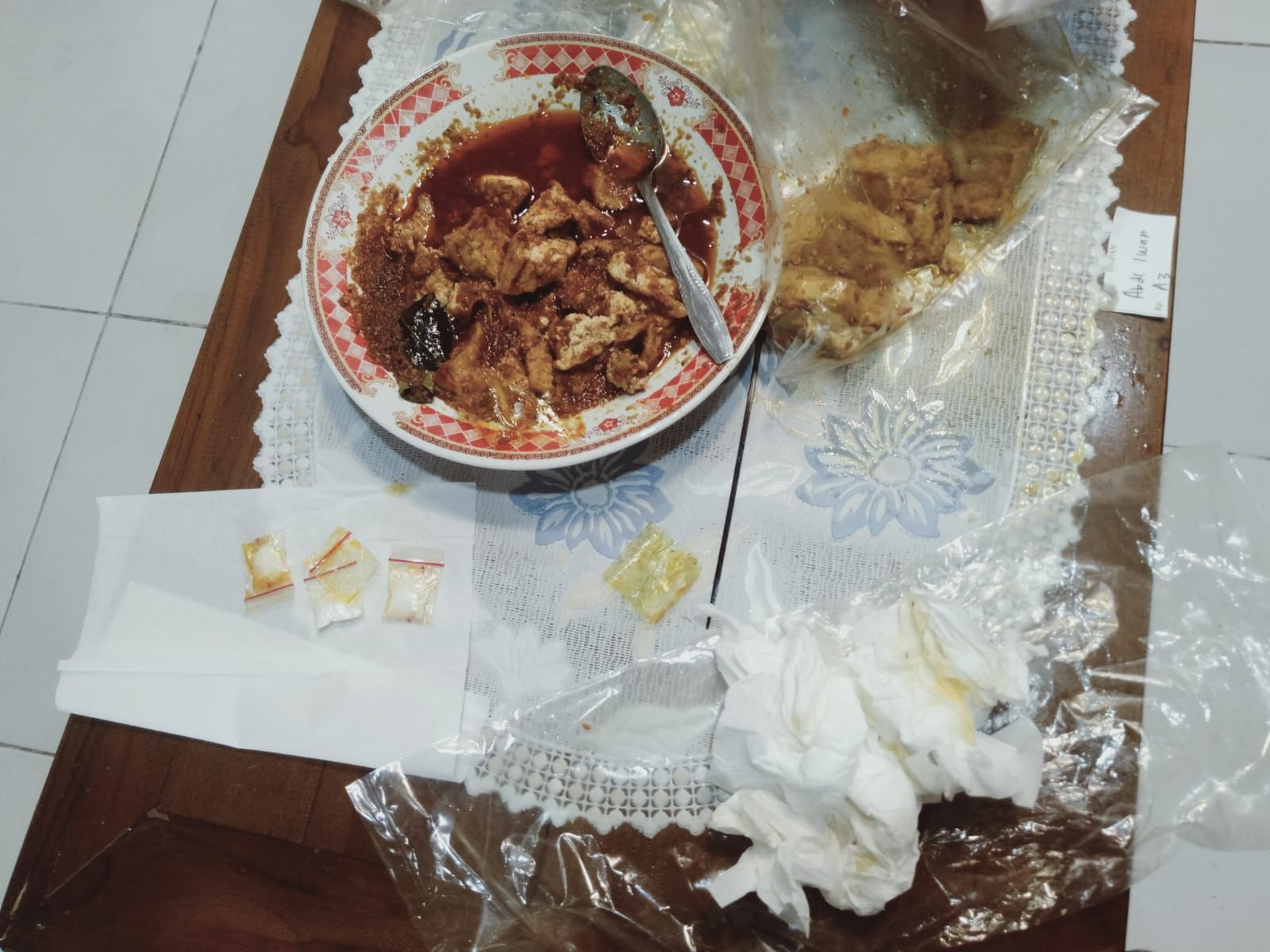 Foto: Petugas Lapas Sintang Gagalkan Penyelundupan Sabu dalam Sambal Tahu, Tiga Paket Diamankan | Pifa Net