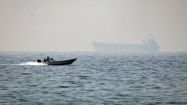 Foto: Pertegas Kedaulatan, Iran Bentuk Badan Khusus Pemungut Bea Kapal di Selat Hormuz | Pifa Net