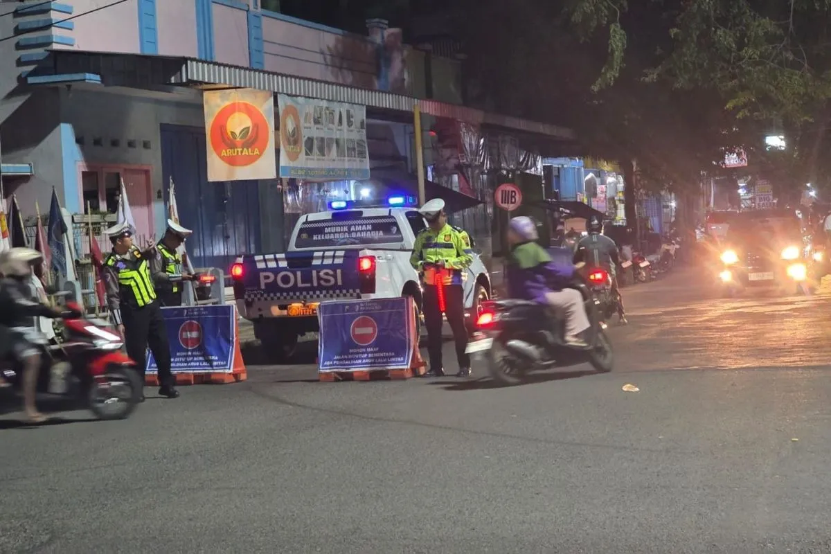 Foto: Satlantas Polresta Pati Pastikan Arus Lalu Lintas Lebaran Tetap Terkendali | Pifa Net