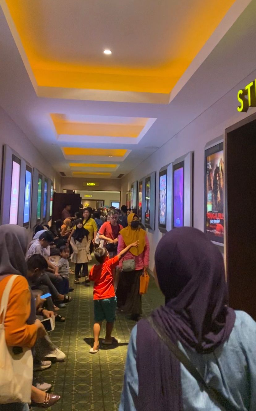 Foto: Tiket Bioskop XXI Transmart Kubu Raya Rp25.000 Senin–Kamis, Pengunjung Antusias namun Keluhkan Akses | Pifa Net