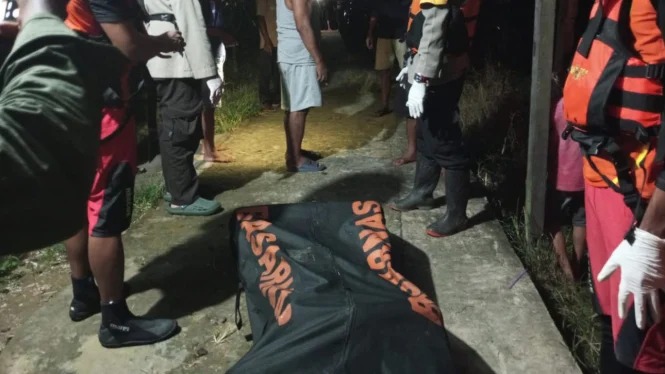 Foto: Ditemukan Setelah 5 Hari Pencarian, Awe Warga Kalibandung Tewas Tenggelam di Sungai Kapuas | Pifa Net