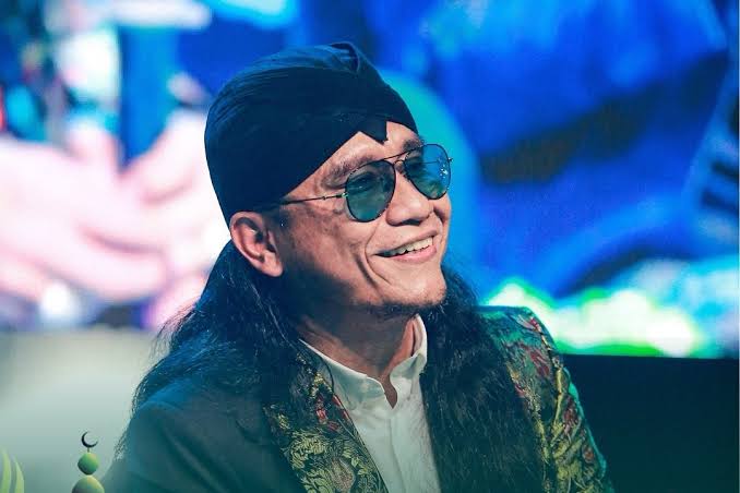 Momen saat Gus Miftah tertawa usai olok-olok penjual es teh. (Instagram @gusmiftah)