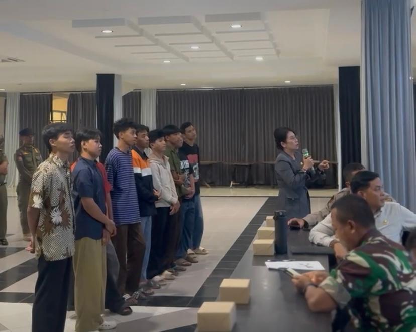 Foto: Ikuti Langkah Gubernur Jabar, Thaji Chui Mie Kirim Pelaku Balap Liar ke Rindam XII Tanjungpura | Pifa Net