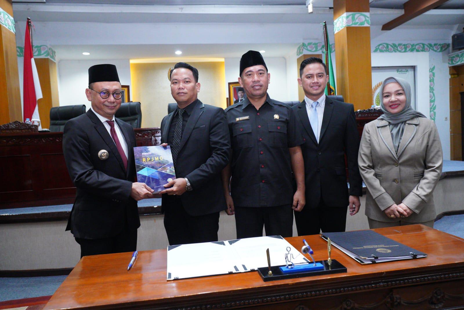 Foto: RPJMD Kota Pontianak 2025-2029 Disahkan, Jembatan Garuda dan Penanganan Banjir Masuk Prioritas Pembangunan | Pifa Net