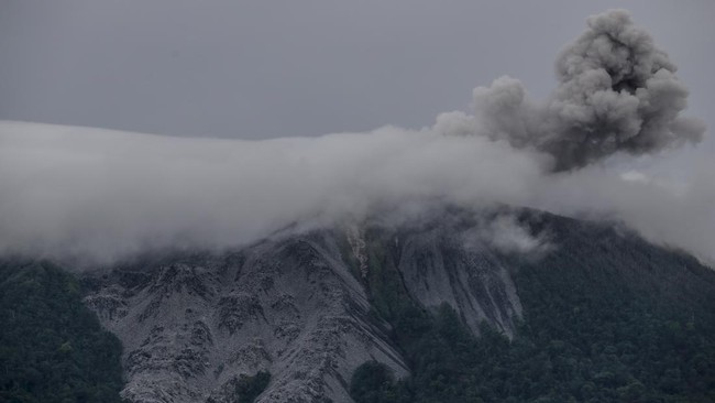 Foto: Gunung Awu di Sangihe Masih Berstatus Siaga, PVMBG Imbau Warga Jauhi Radius 4 Km | Pifa Net
