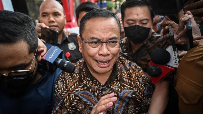 Foto: Bupati Pati Sudewo Terjaring OTT KPK, Usai Diperiksa di Kudus Dibawa ke Semarang | Pifa Net