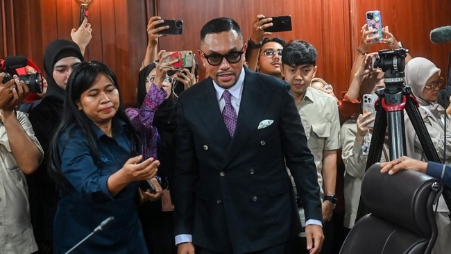 Foto: NasDem Tegaskan Sanksi Ahmad Sahroni Tuntas, Kembali ke Pimpinan Komisi III Sah Secara Institusional | Pifa Net