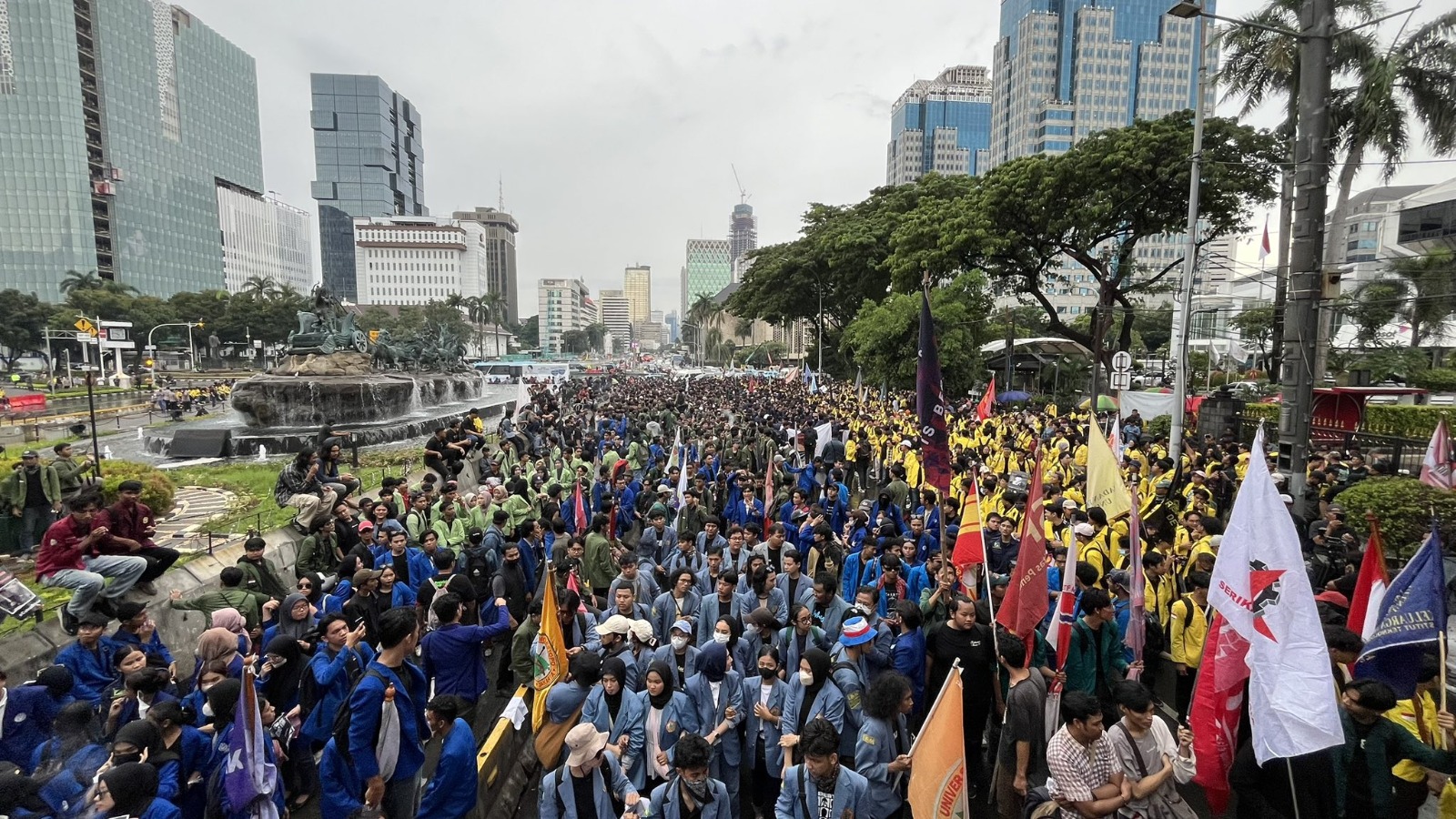 Foto: BEM SI Gelar Puncak Demo 'Indonesia Gelap' di Jakarta pada 20 Februari | Pifa Net