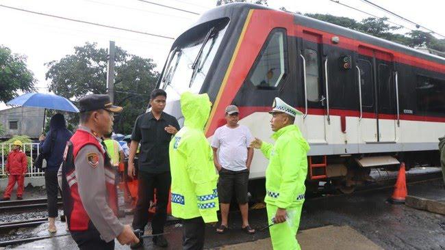 Foto: Kecelakaan Maut Kereta Bandara Tabrak Truk Kontainer di Poris Tangerang | Pifa Net