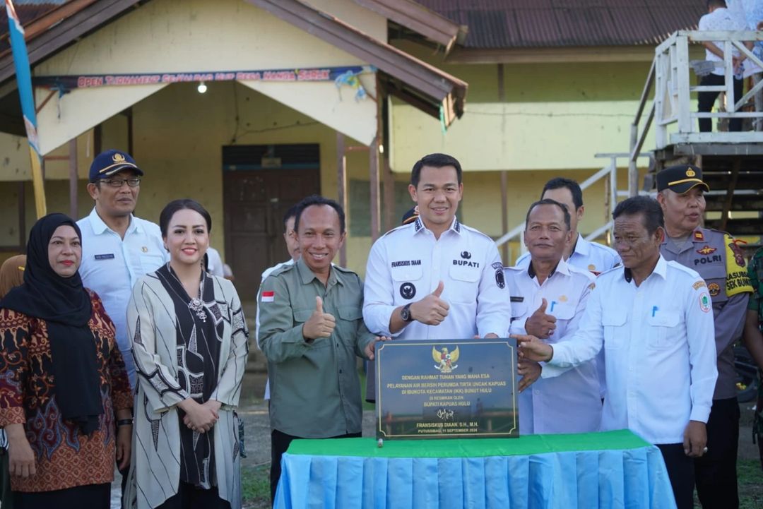 Foto: Fransiskus Diaan Resmikan Pembangunan Instalasi Pengolahan Air di Kecamatan Bunut Hulu | Pifa Net