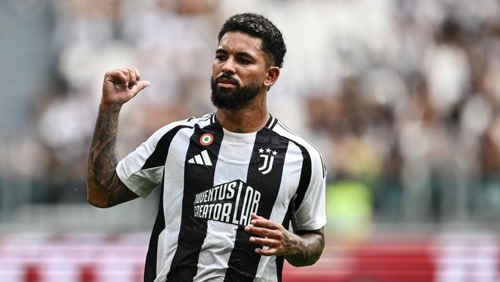 Foto: Douglas Luiz Murka Disindir Fans Juventus soal Performa di Musim Perdana | Pifa Net