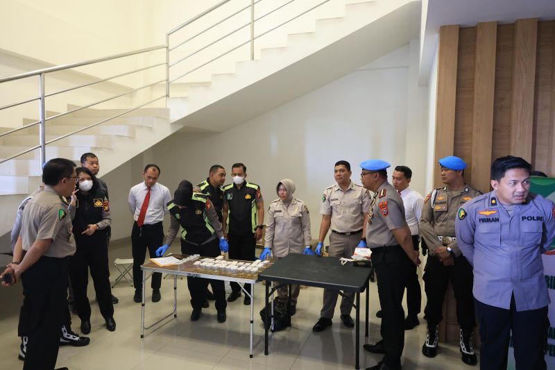 Foto: Tiga Personel Polda Riau Positif Narkoba, Satu di Tingkat Polda dan Dua di Polres | Pifa Net