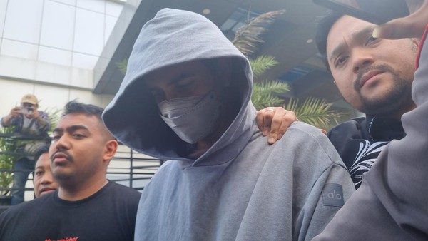 Foto: Kembali Terjerat Narkoba, Aktor Fachri Albar Ditangkap di Rumahnya di Jakarta Selatan | Pifa Net